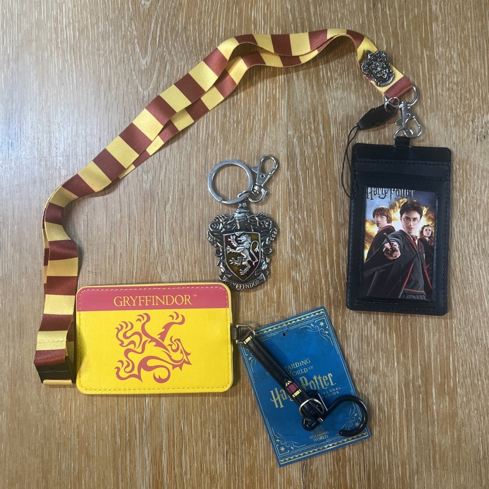 Harry Potter Gryffindor Lot - Lanyard, Keychain, Luggage Tag, Pinβ